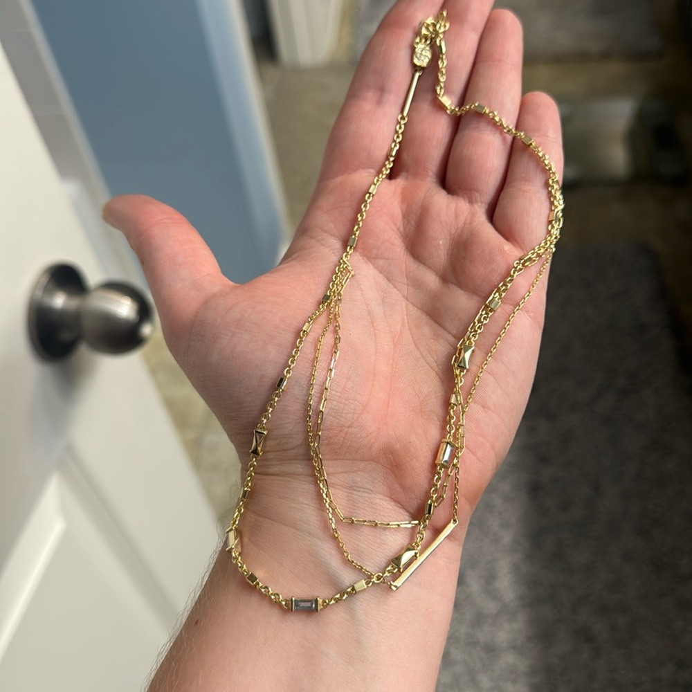Kendra Scott necklace